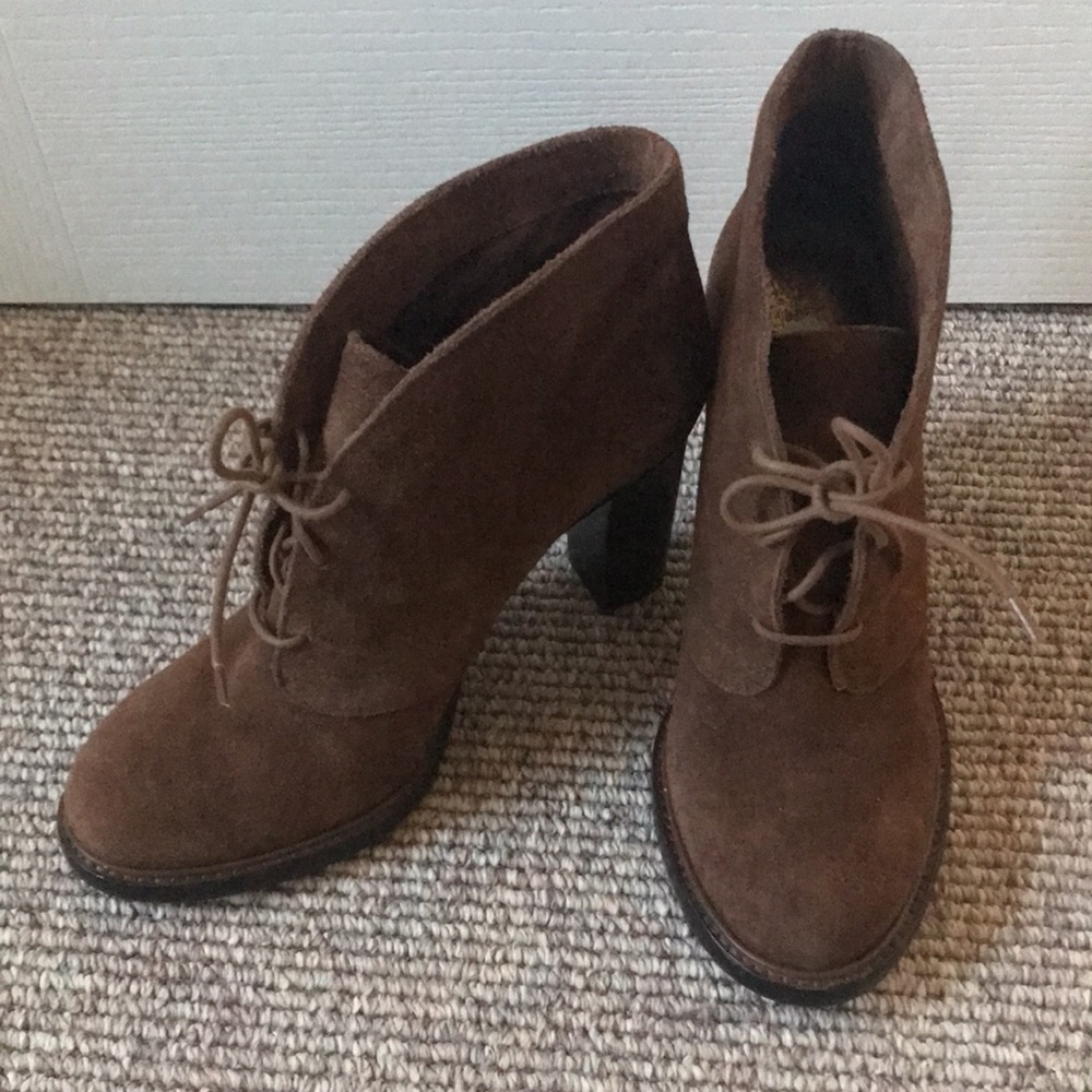 Vince Camuto Lace up Ankle boot Brown Suede - Size 7.5 NWT
